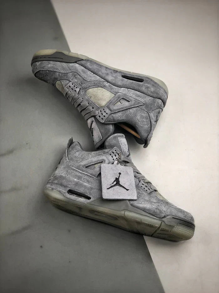 AIR JORDAN 4 Retro KAWS